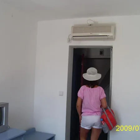 Ines فندق بوموري